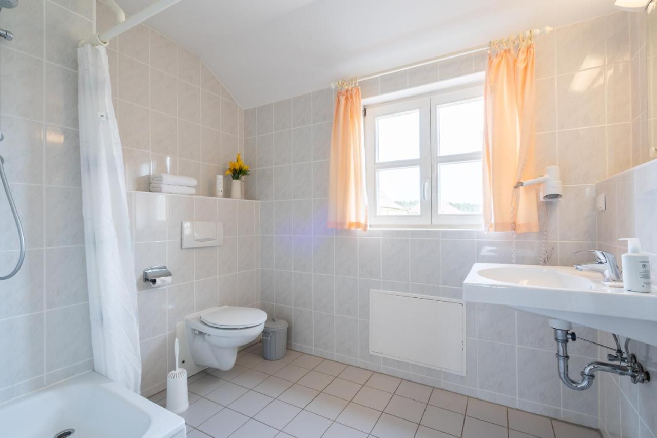 Feriendorf Rugana - Klassik Appartement Mit 1 Schlafzimmer D16 Dranske Kültér fotó